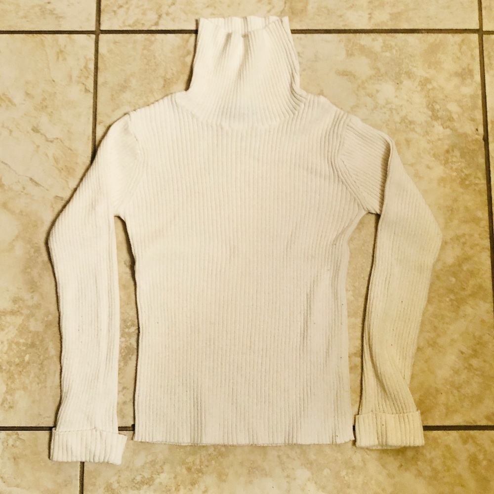B-unity white turtleneck